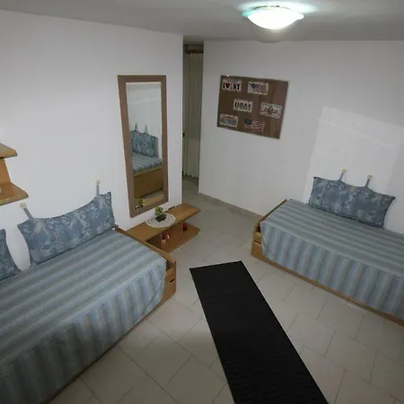 32 Viale San Ambrogio