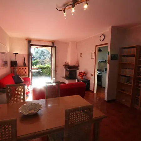 アパート 32 Viale San Ambrogio *