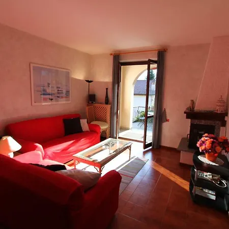 アパート 32 Viale San Ambrogio *